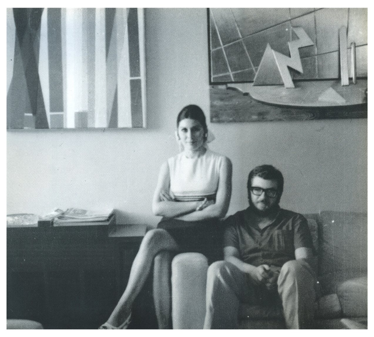 Ritratto di Lia Incutti e Marcello Rumma nella loro abitazione di Salerno. Courtesy Archivio Lia Incutti Rumma - Fondo Marcello Rumma