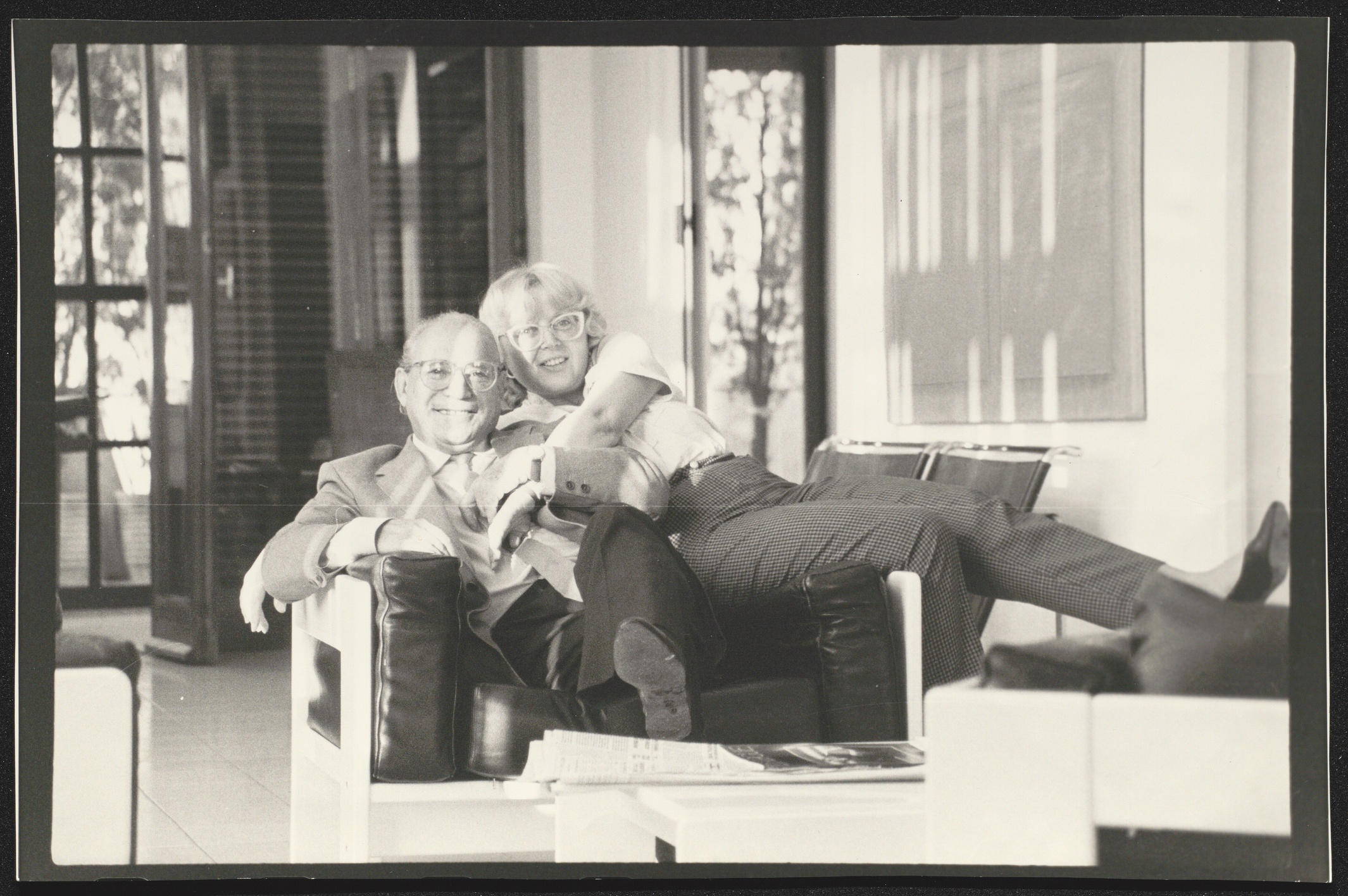 Filiberto e Bianca Menna nella loro casa di Roma, maggio 1987. Courtesy Fondazione Filiberto e Bianca Menna, Salerno-Roma